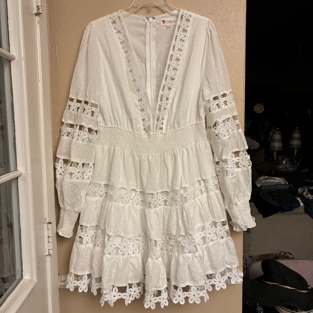 L'ATISTE White Lace V-Neck Tiered Mini Dress